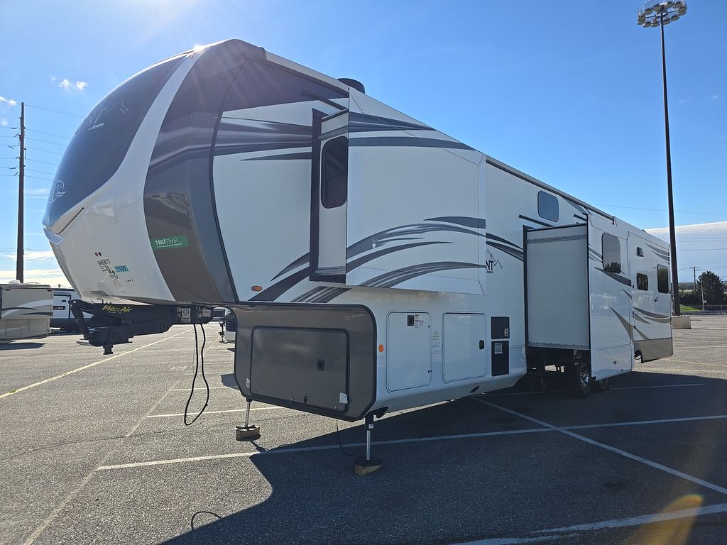 2020 Jayco North Point 377 Rlbh photo