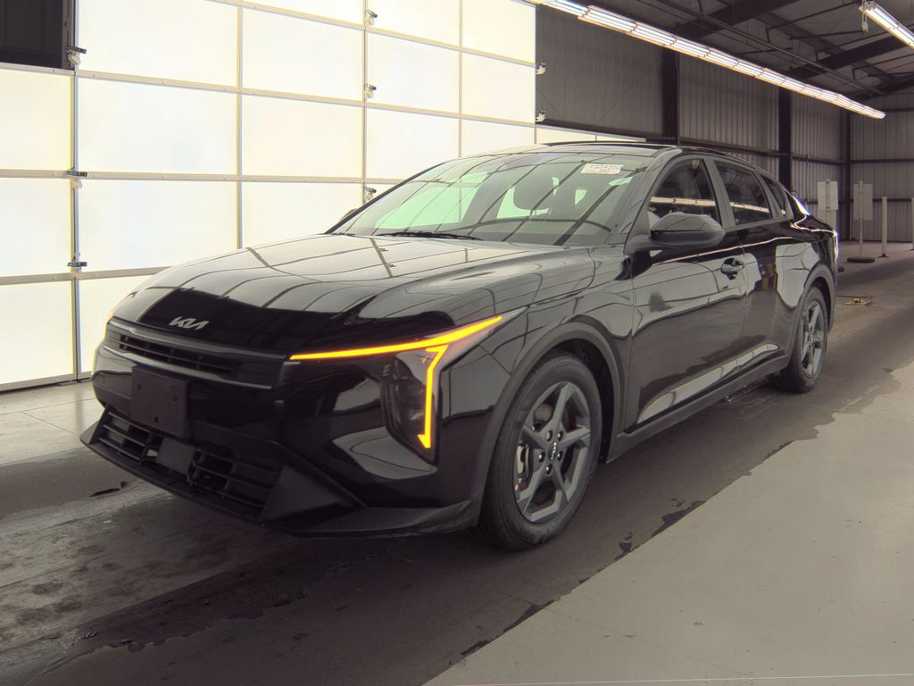 2025 Kia K4 LXS photo