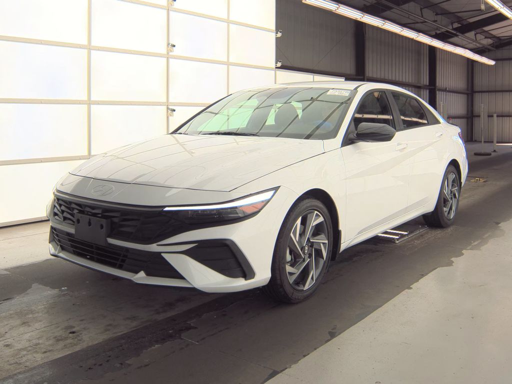 2025 Hyundai Elantra SEL Sport photo