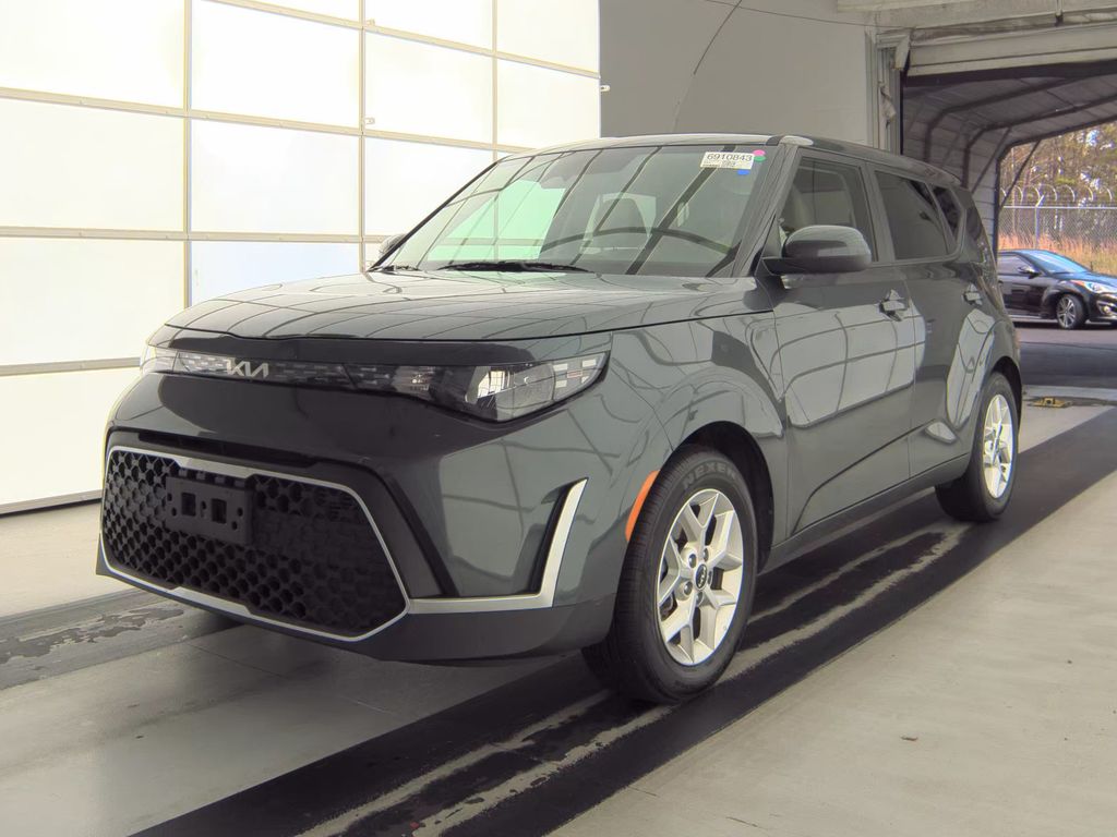 2025 Kia Soul LX photo