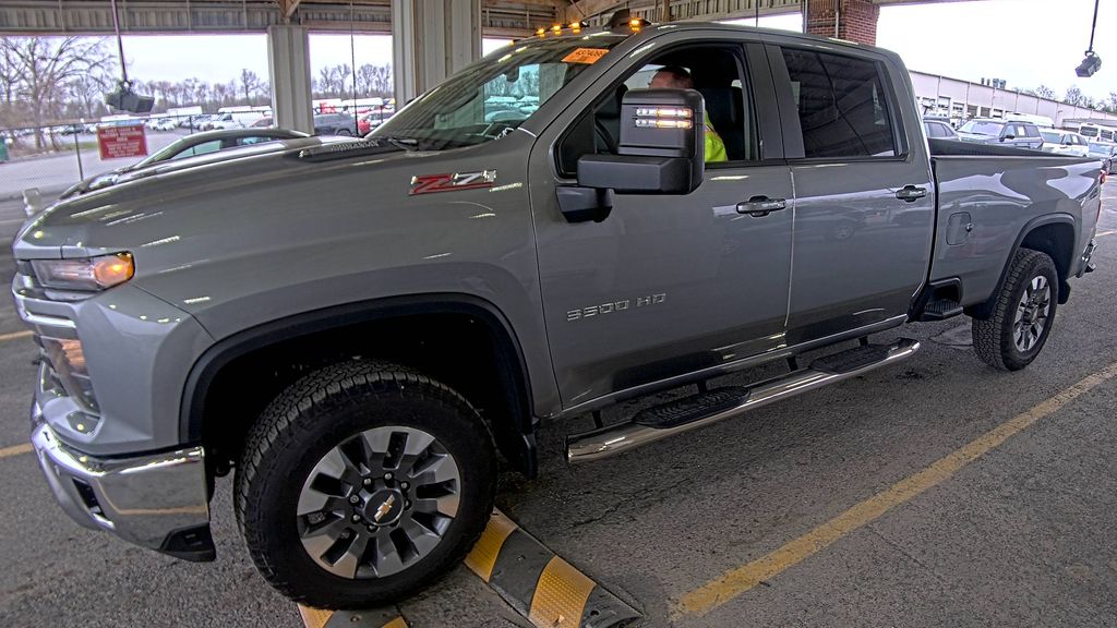 2025 Chevrolet Silverado 3500HD LT photo