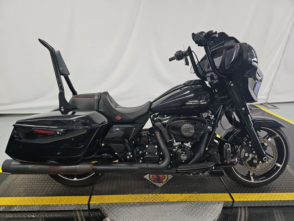 2024 Harley-Davidson Flhx photo