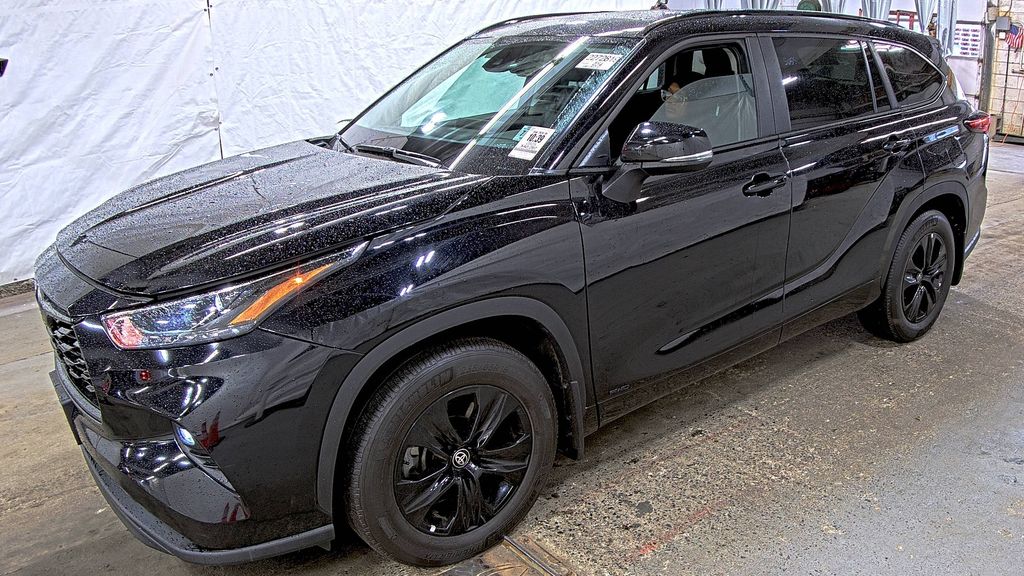 2025 Toyota Highlander Hybrid XLE photo