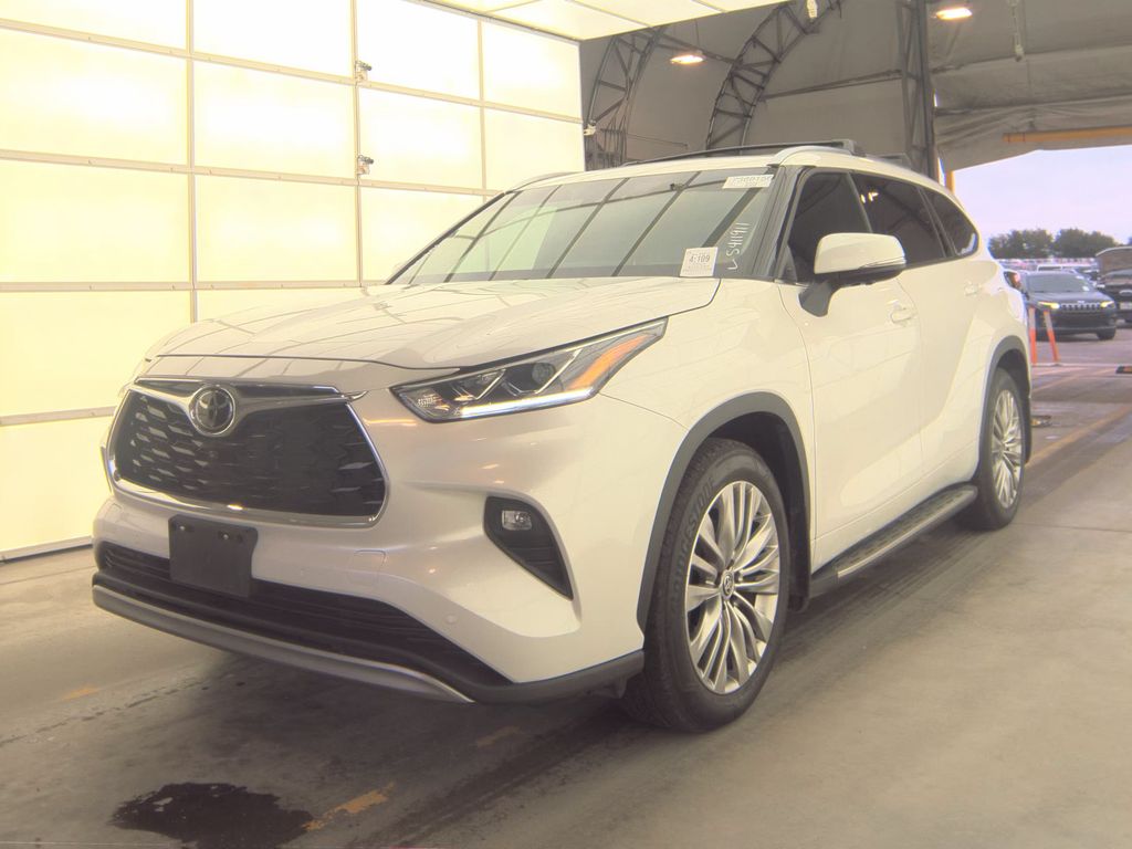 2025 Toyota Highlander Platinum photo