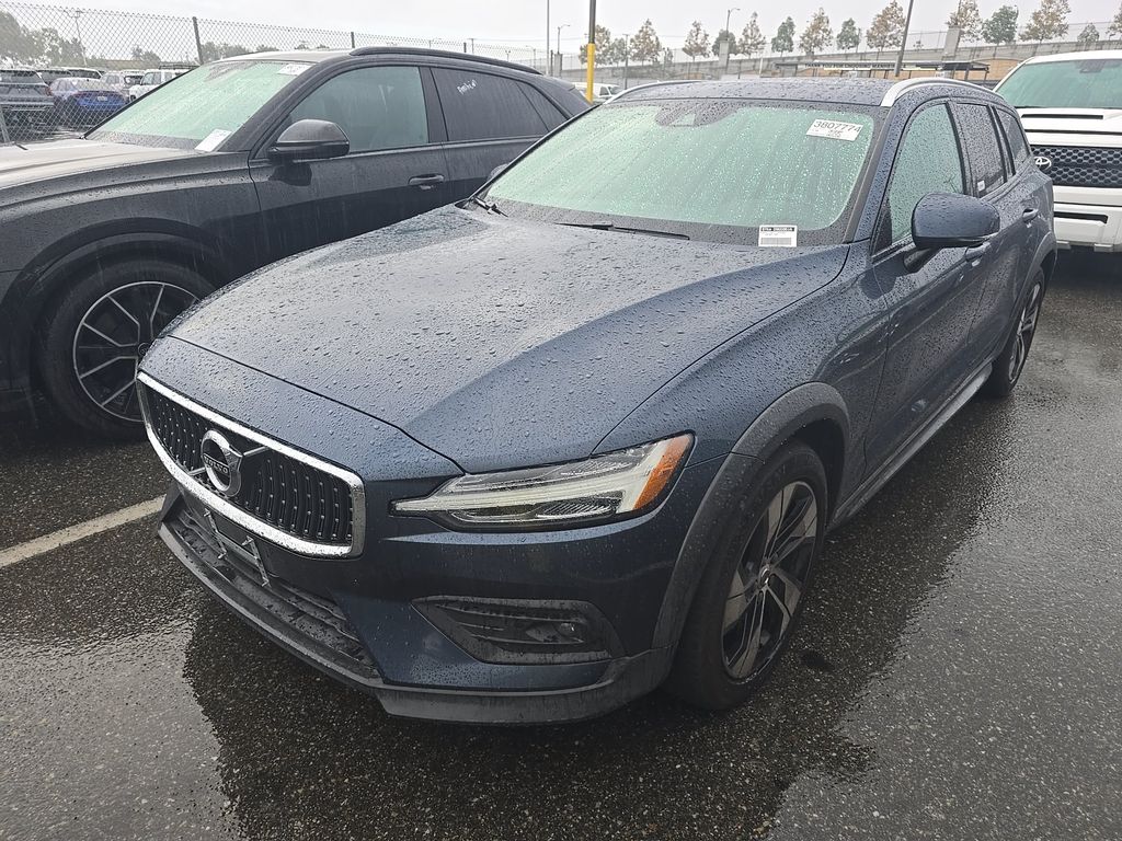 2021 Volvo V60 Cross Cntry photo