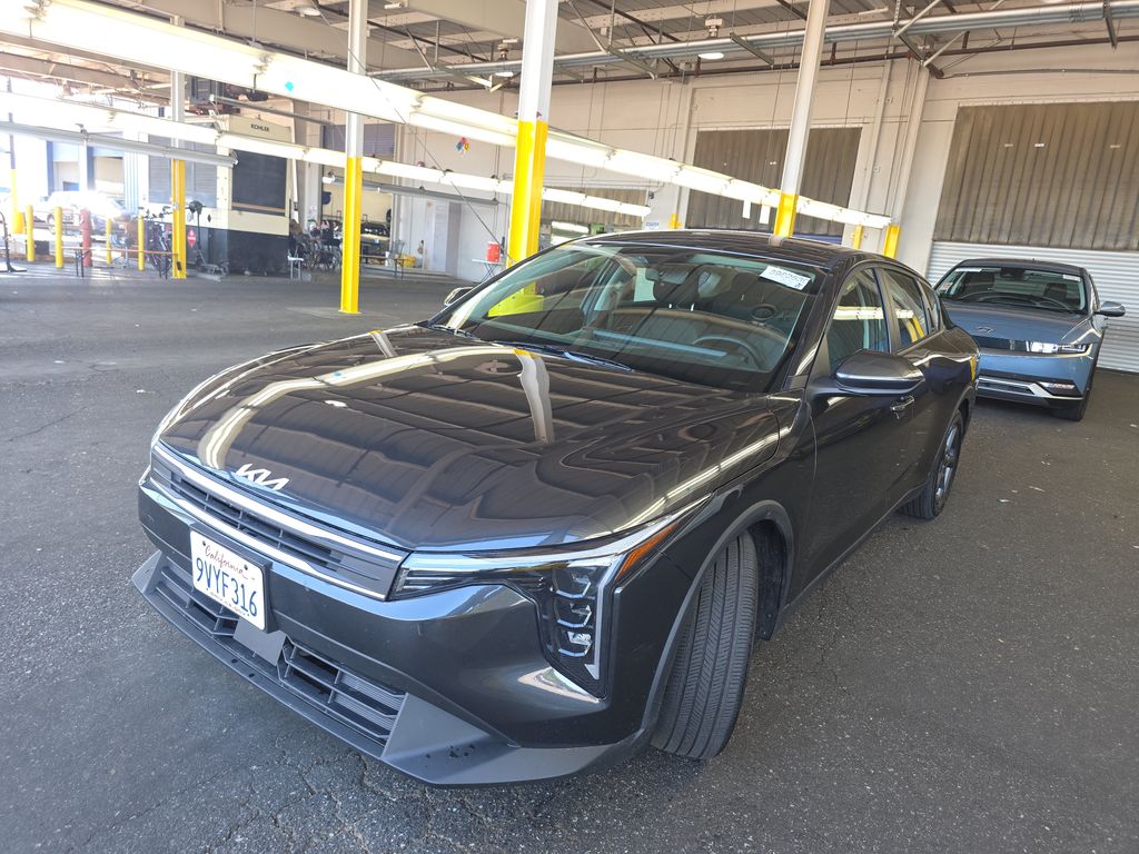 2025 Kia K4 LXS photo