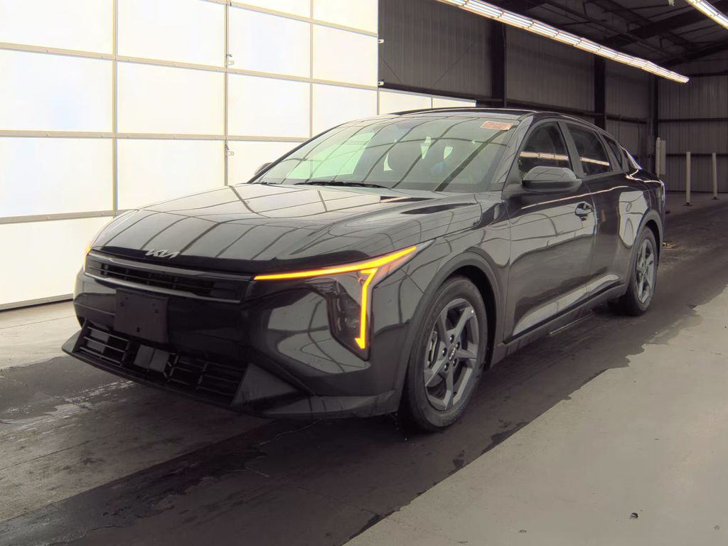 2025 Kia K4 LXS photo