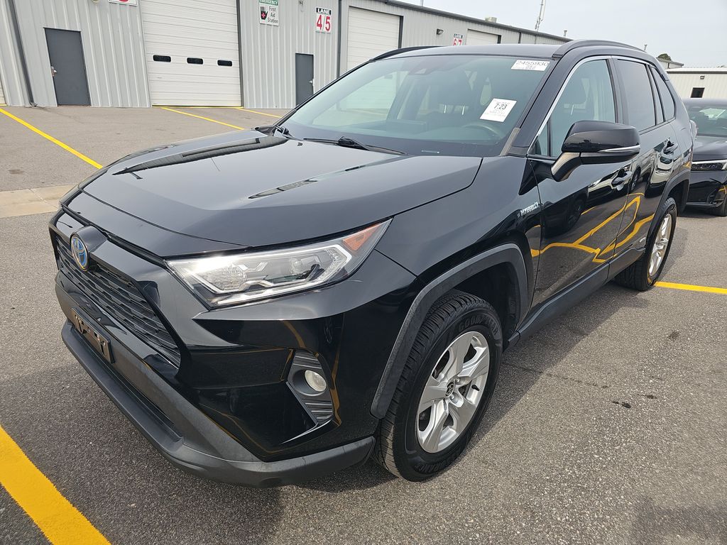 2021 Toyota RAV4 Hybrid XLE photo