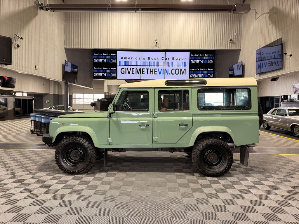 1977 Land Rover Defender 110 photo