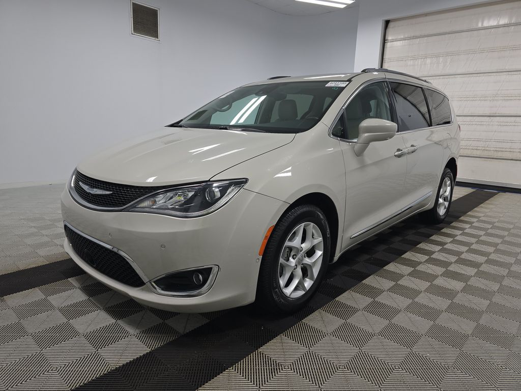 2017 Chrysler Pacifica TRG-L Plus photo