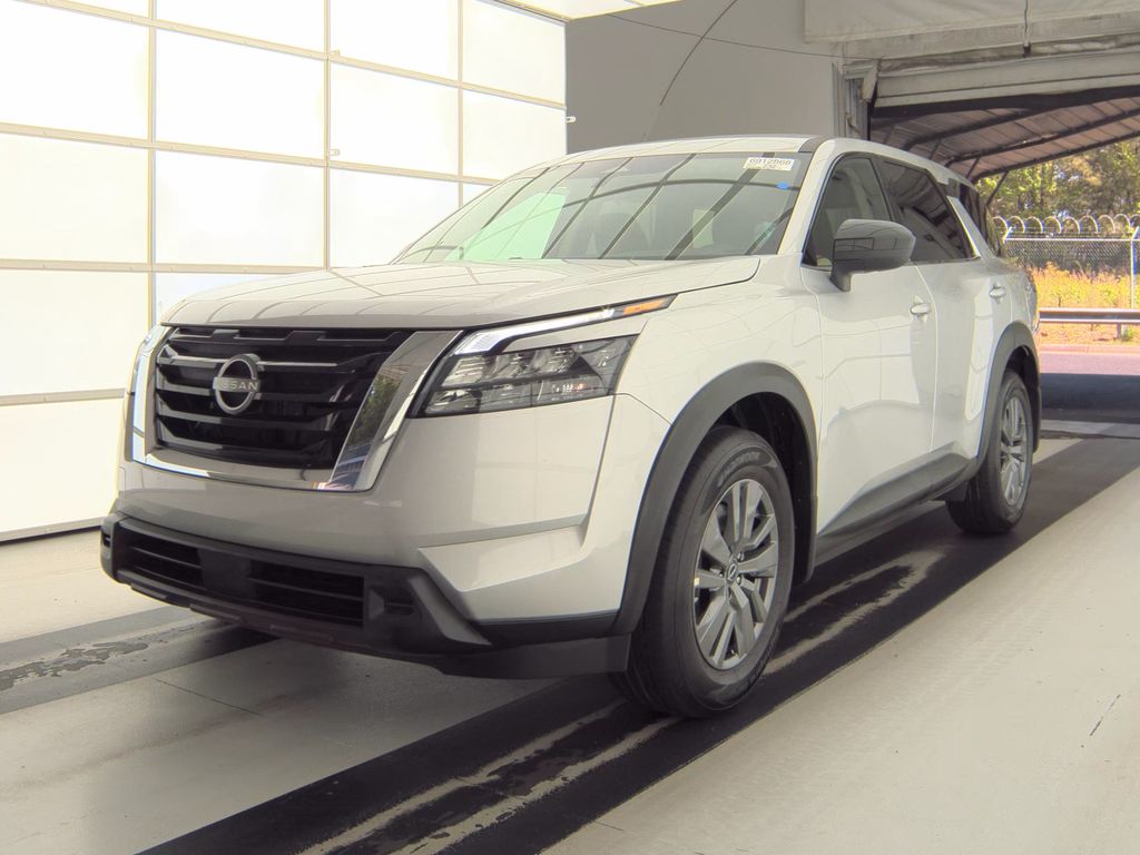 2025 Nissan Pathfinder S photo