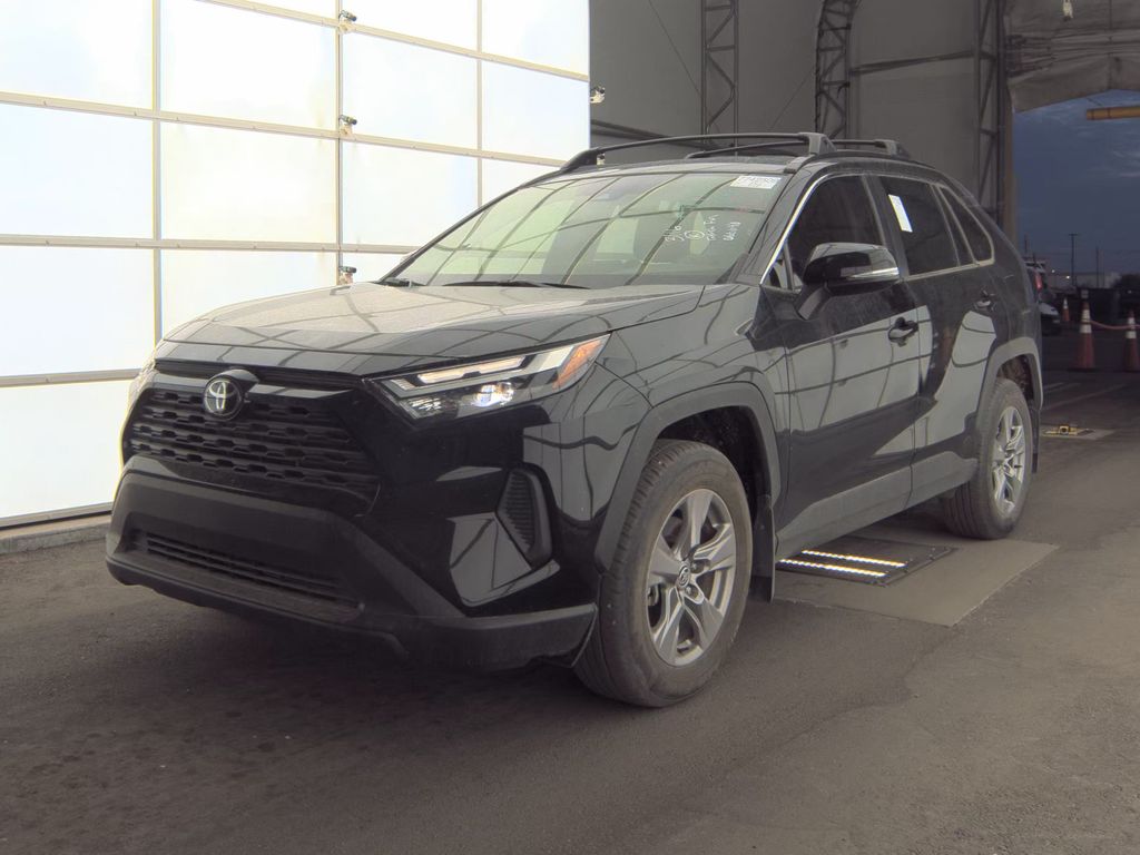 2025 Toyota RAV4 Hybrid XLE photo
