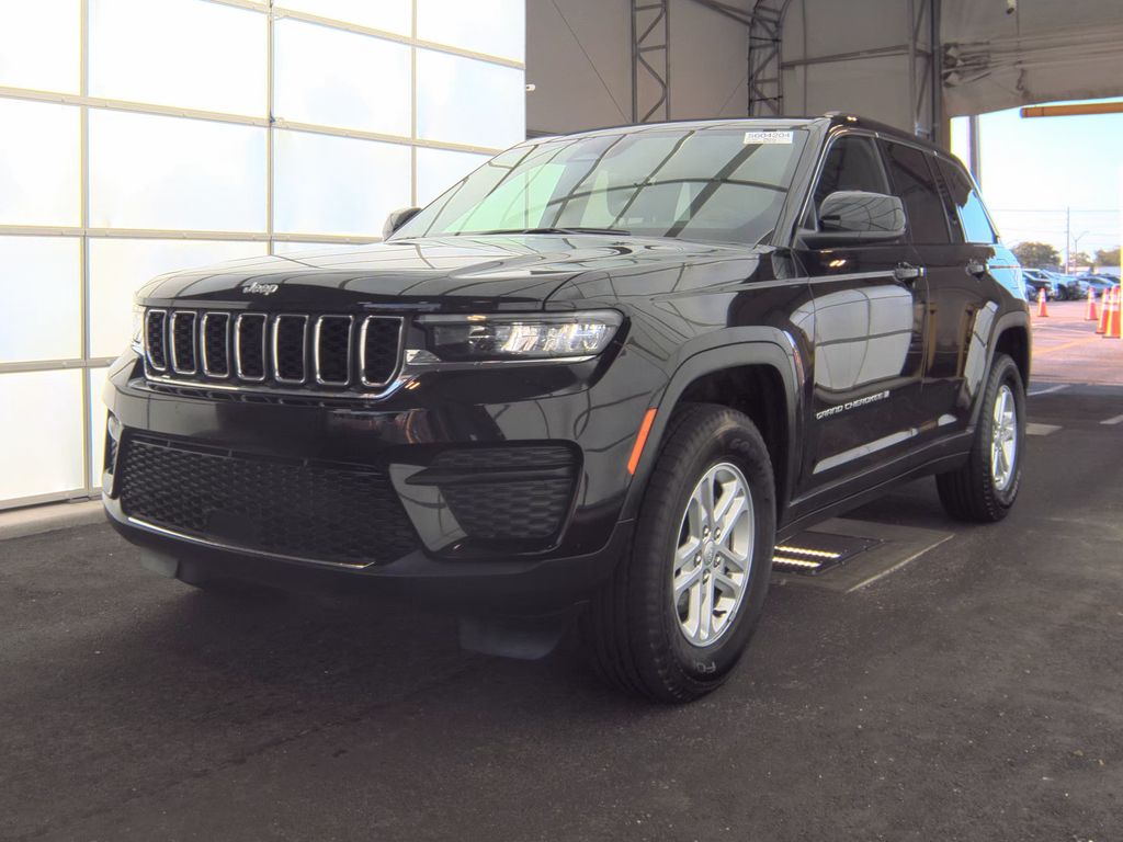 2025 Jeep Grand Cherokee Laredo photo