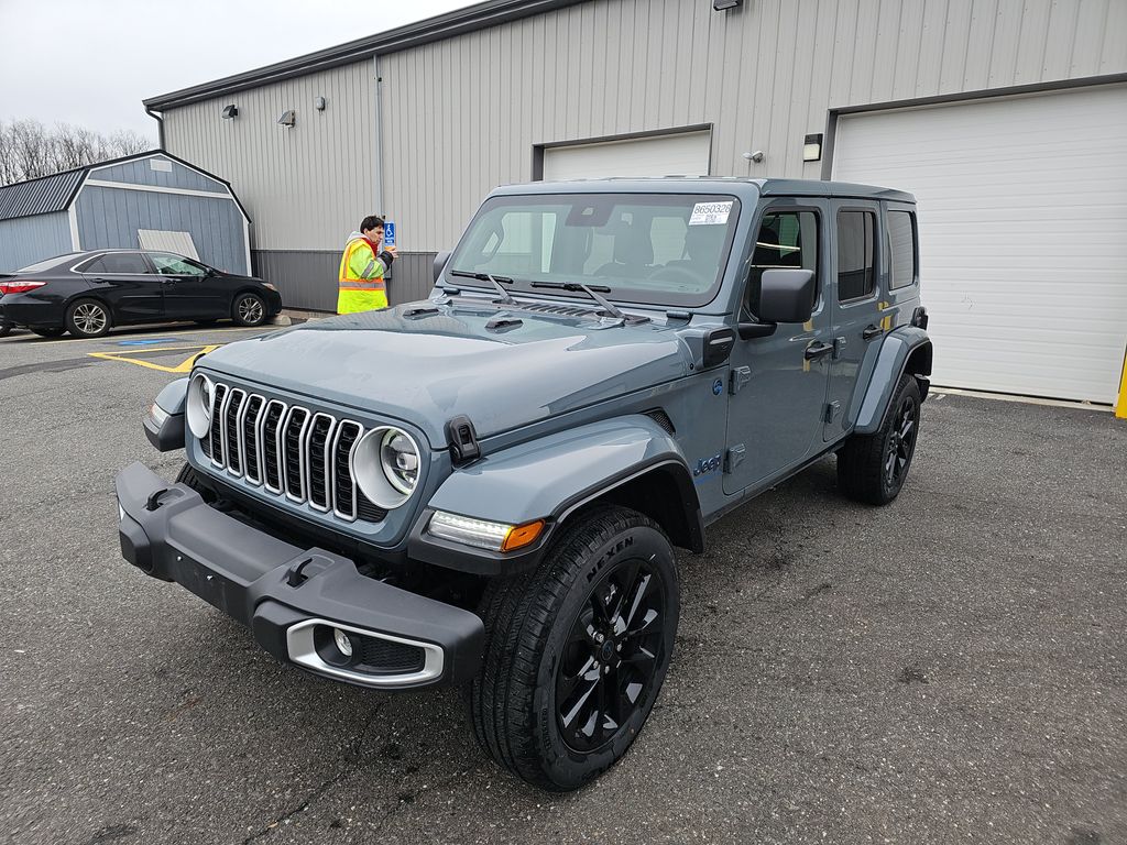 2025 Jeep Wrangler Sahara photo