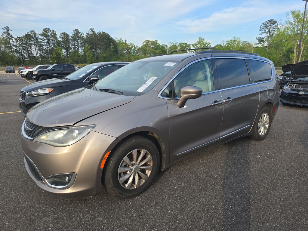 2017 Chrysler Pacifica Tourng PLS photo