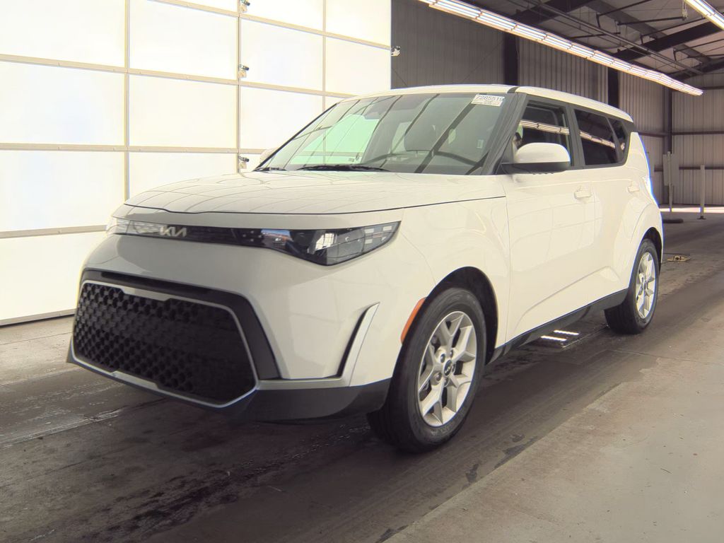 2025 Kia Soul LX photo