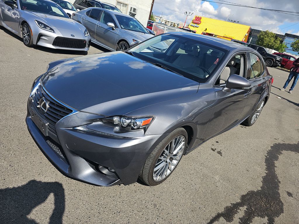 2016 Lexus IS photo