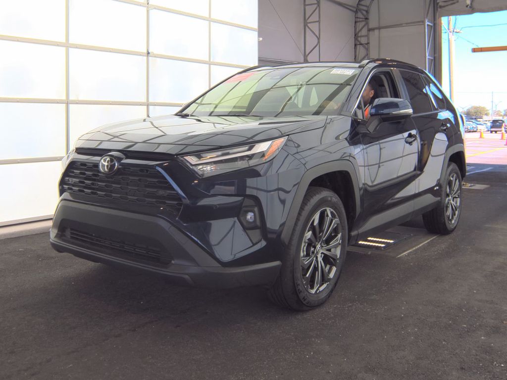 2025 Toyota RAV4 XLE Premiu photo