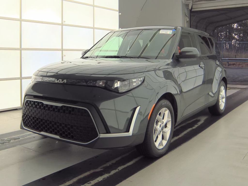 2025 Kia Soul LX photo