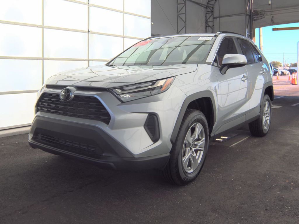 2025 Toyota RAV4 XLE photo