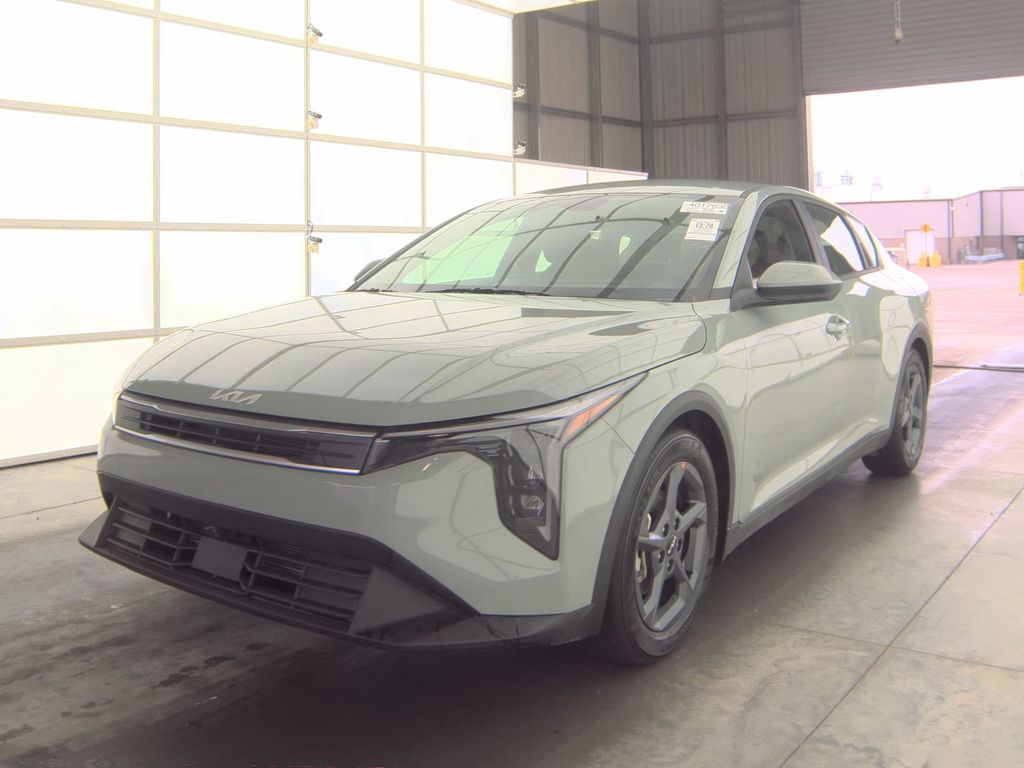 2025 Kia K4 LXS photo