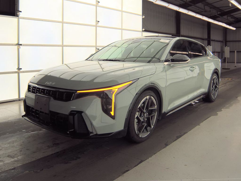 2025 Kia K4 GT-Line photo