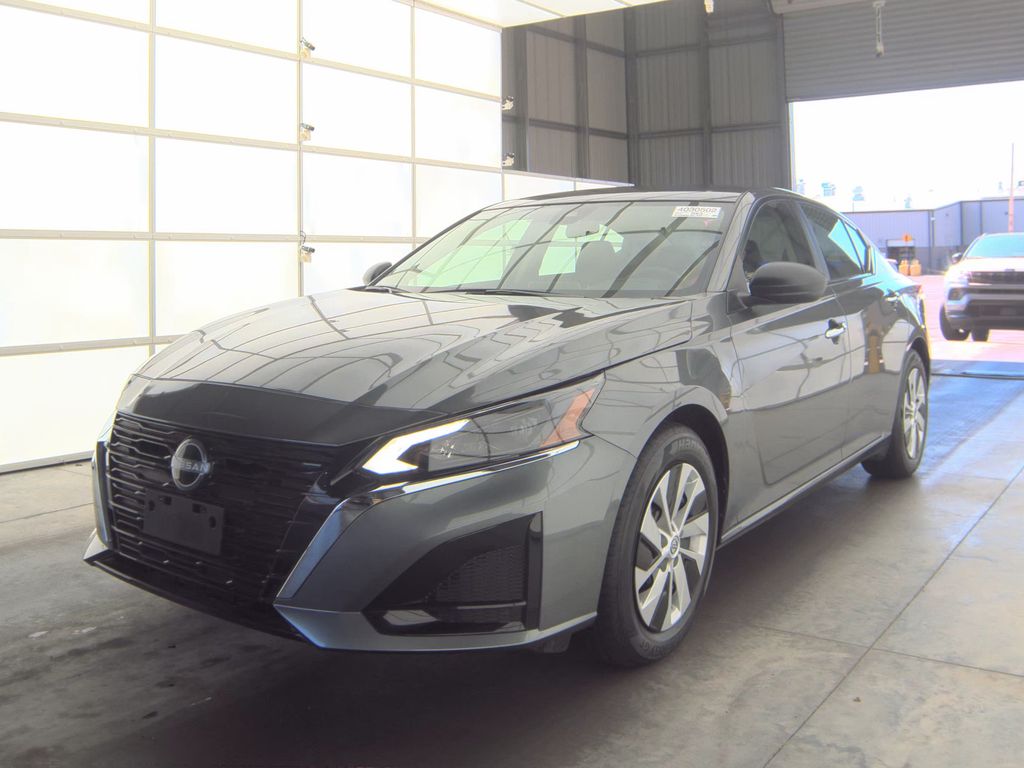 2025 Nissan Altima S photo