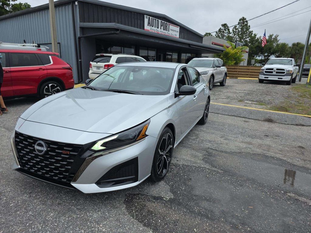 2025 Nissan Altima SR photo