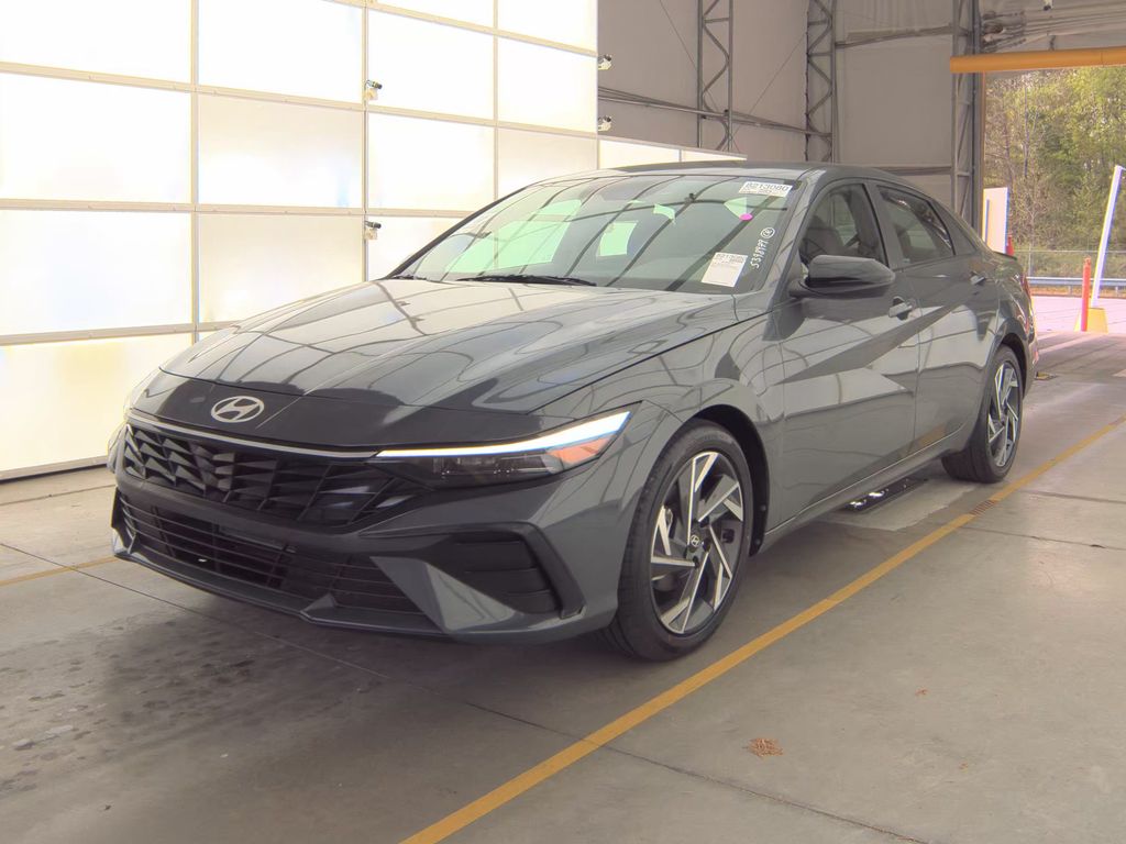 2025 Hyundai Elantra SEL Sport photo