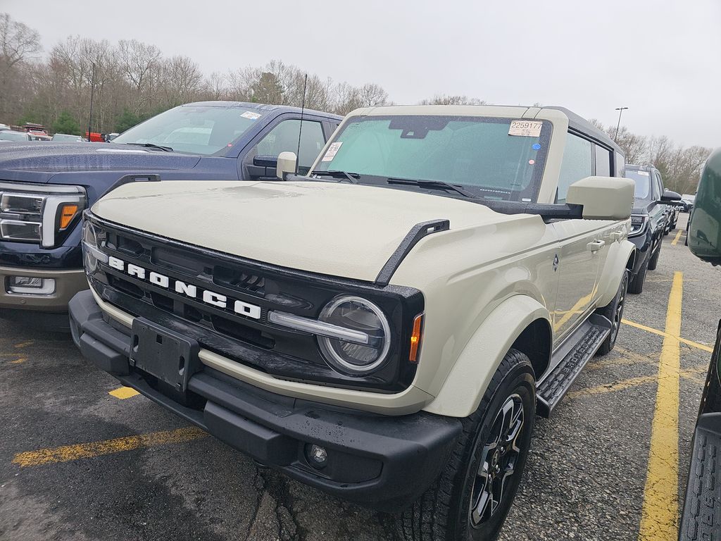 2025 Ford Bronco Outer Bank photo