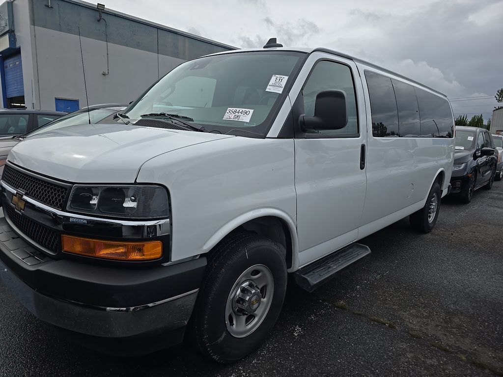 2025 Chevrolet G3500 Pass LT photo