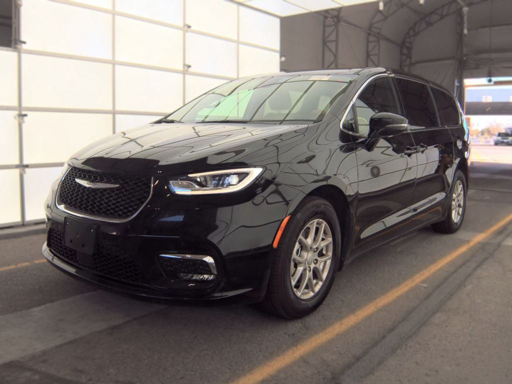 2026 Chrysler Pacifica Select photo