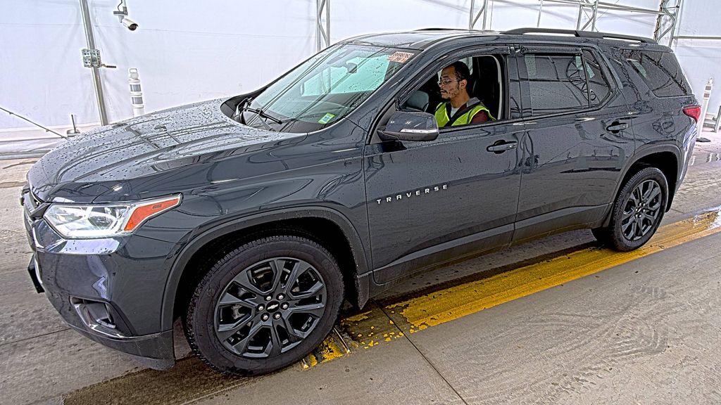 2021 Chevrolet Traverse RS photo