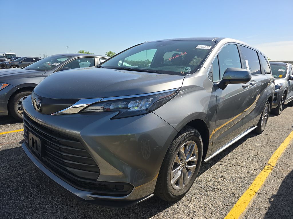 2026 Toyota Sienna LE photo