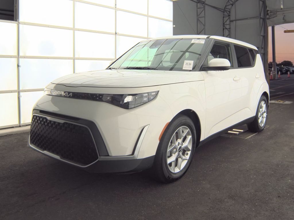 2025 Kia Soul LX photo