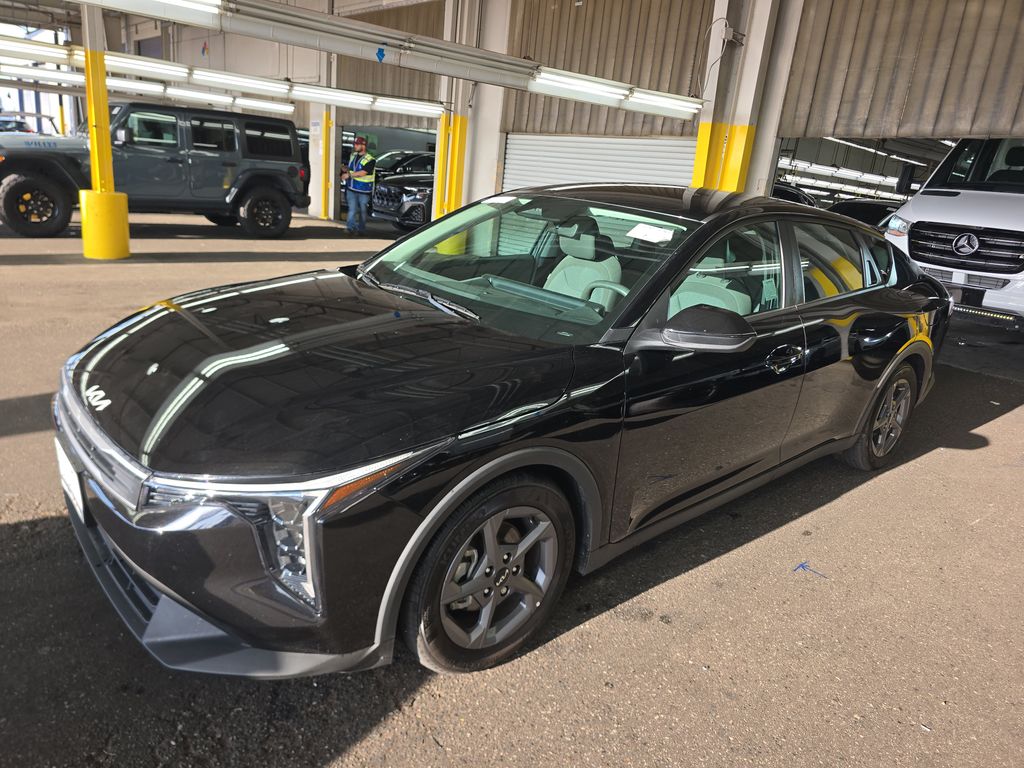 2025 Kia K4 LXS photo