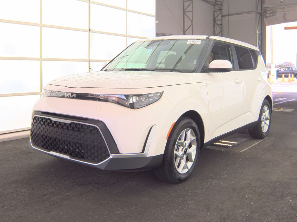 2025 Kia Soul LX photo