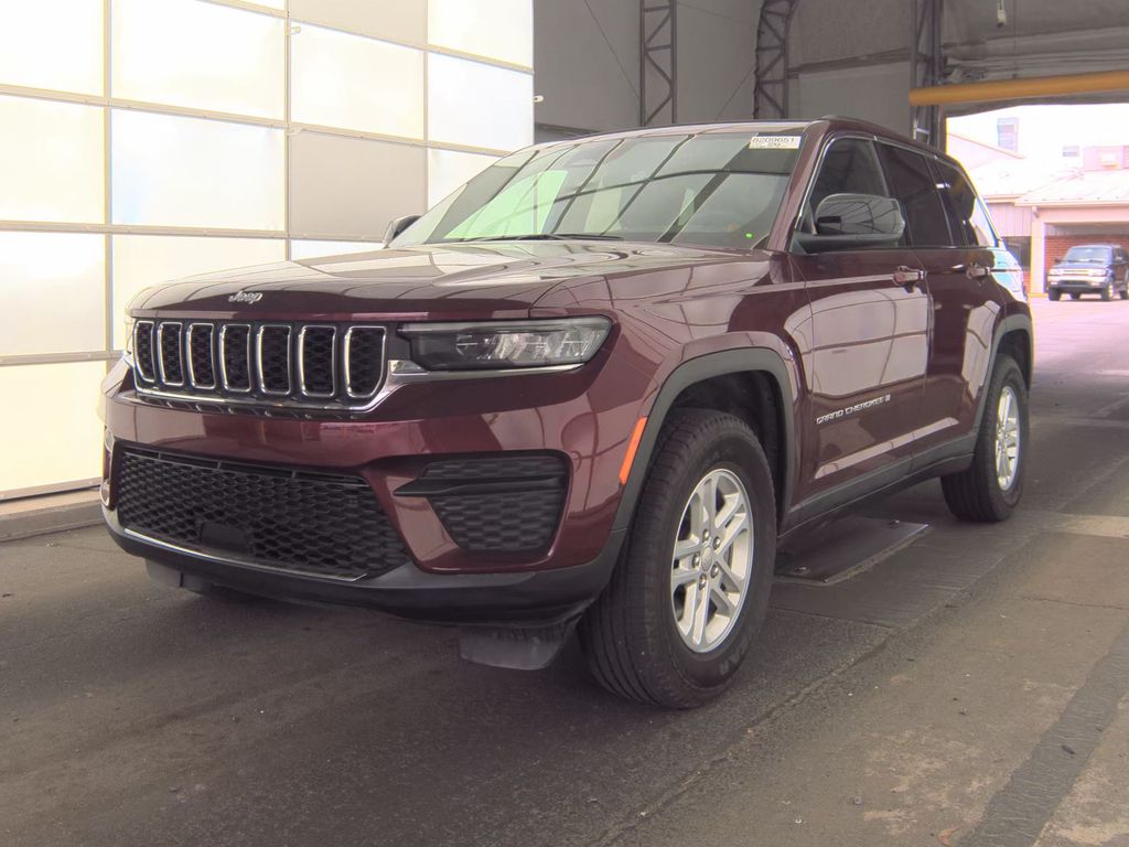 2025 Jeep Grand Cherokee Laredo photo
