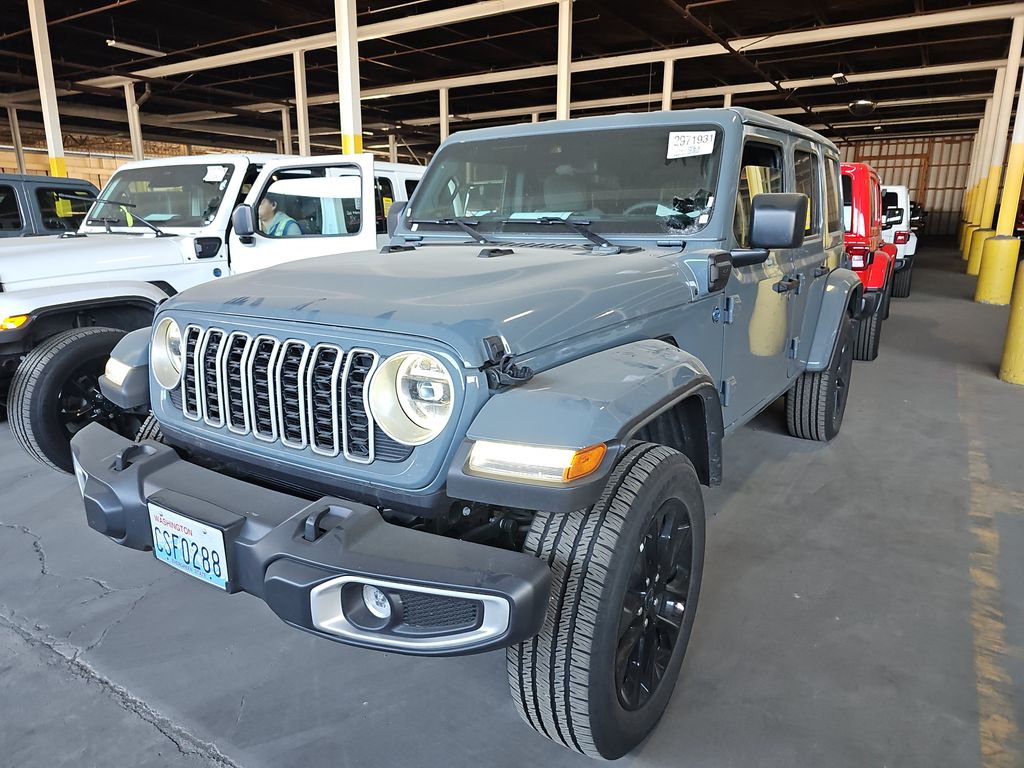 2025 Jeep Wrangler Sahara photo
