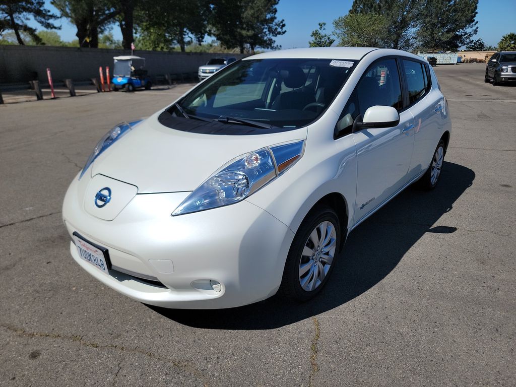 2016 Nissan Leaf S photo