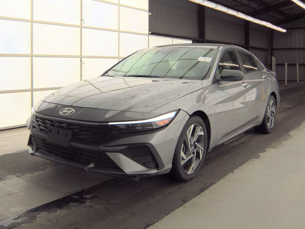 2025 Hyundai Elantra SEL Sport photo