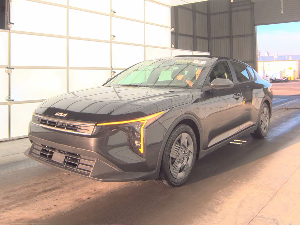 2025 Kia K4 LX photo