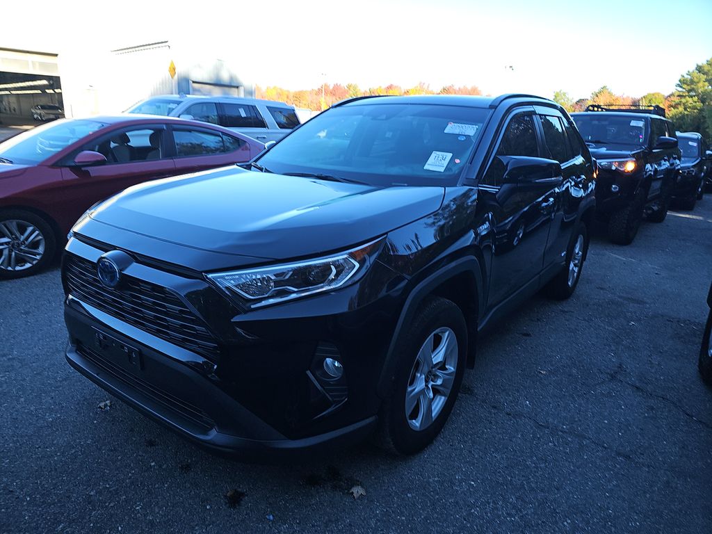 2021 Toyota RAV4 Hybrid XLE photo