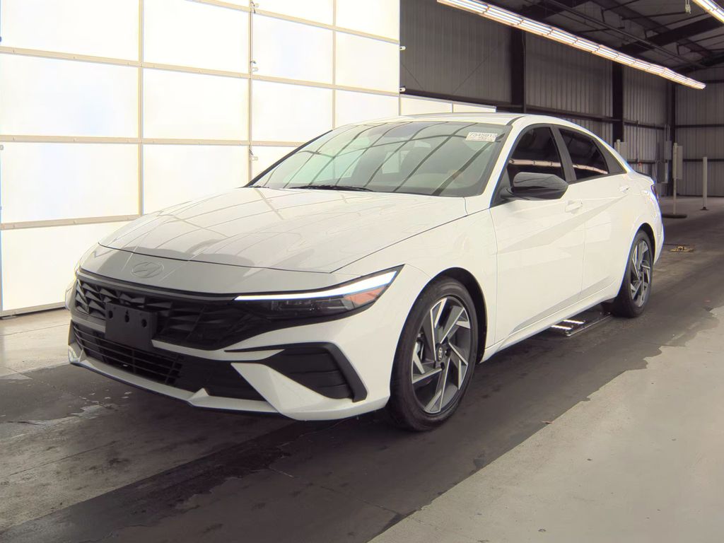 2025 Hyundai Elantra SEL Sport photo