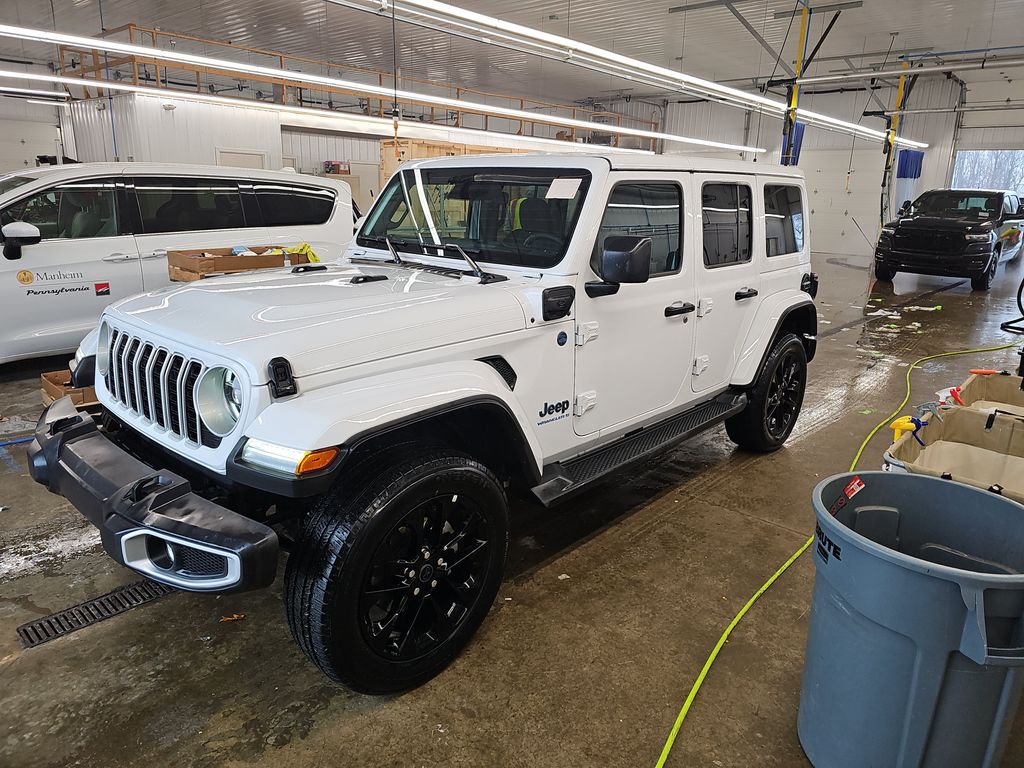 2025 Jeep Wrangler Sahara photo