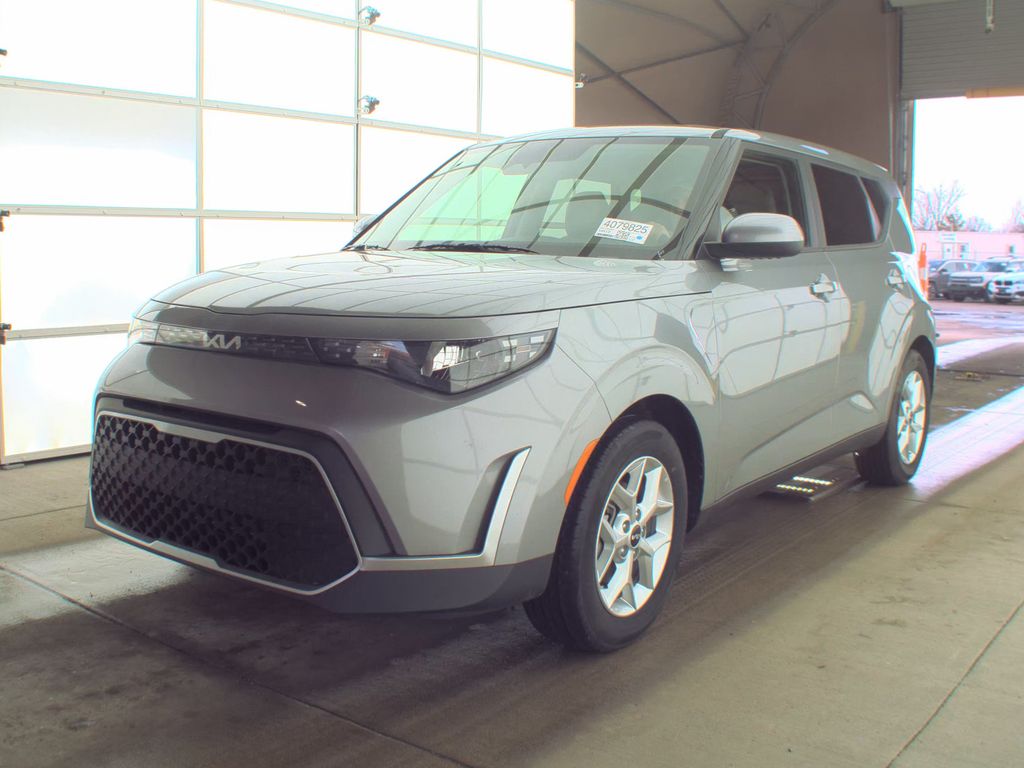 2025 Kia Soul LX photo