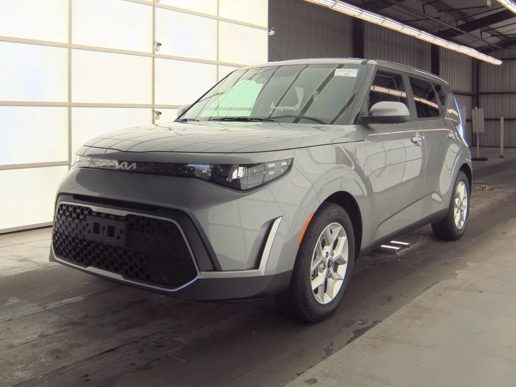 2025 Kia Soul LX photo