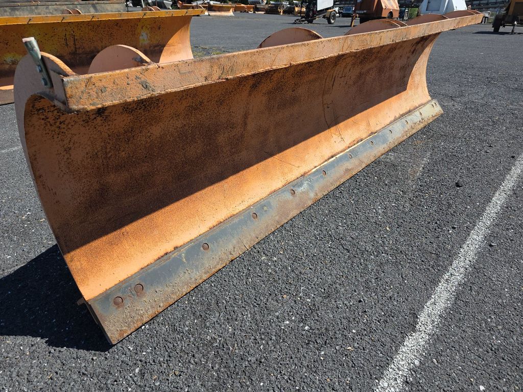 1988 Valk RV112115 Snowplow photo