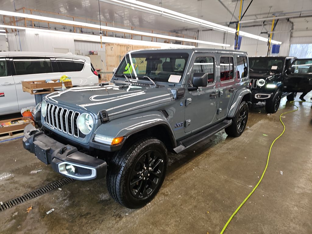 2025 Jeep Wrangler Sahara photo