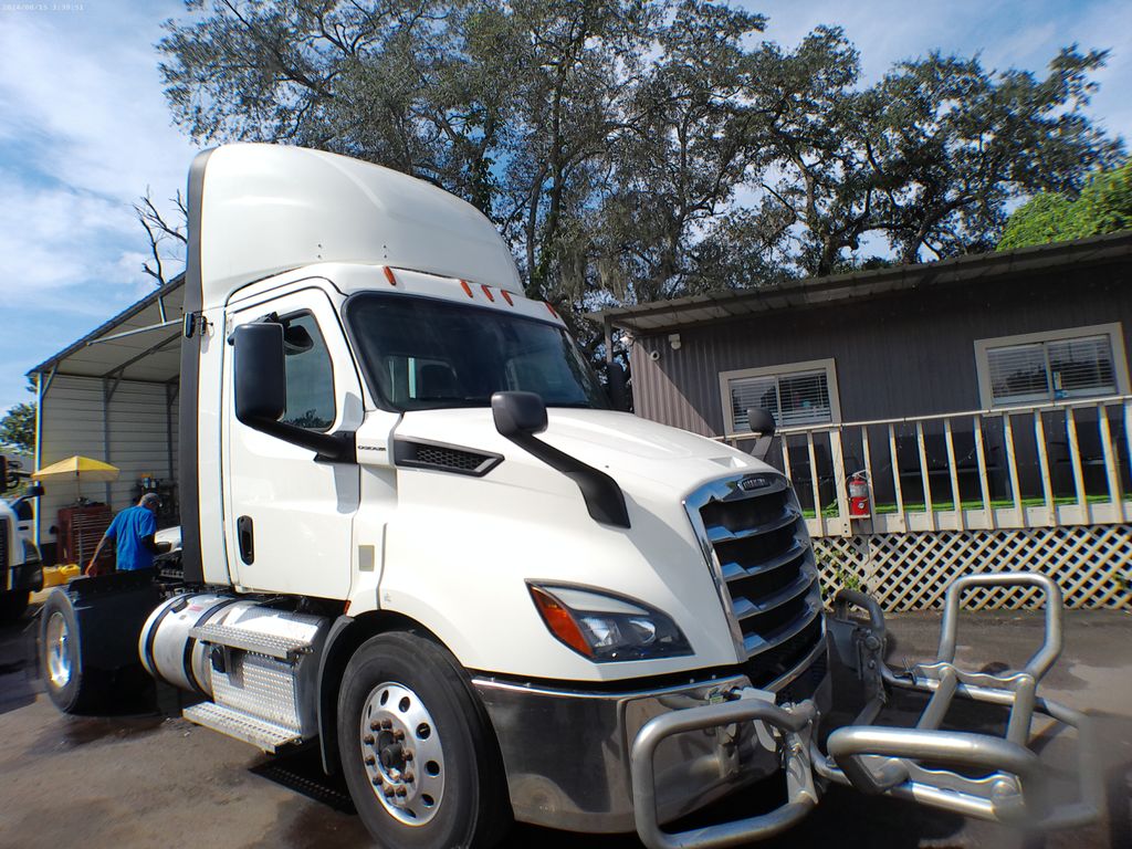 2020 Freightliner Cascadia 116 Base photo